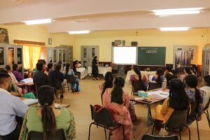 ONE DAY ORIENTATION FOR ENGLISH TEACHERS BY BLACK SWAN
